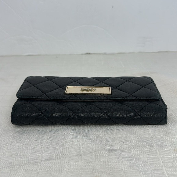 DKNY quilted leather handbag and wallet set. - Picture 17 of 17